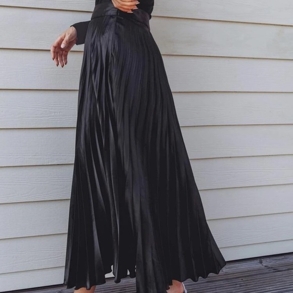 Black satin accordian pleated maxi skirt high-waist - Picture 3 of 5